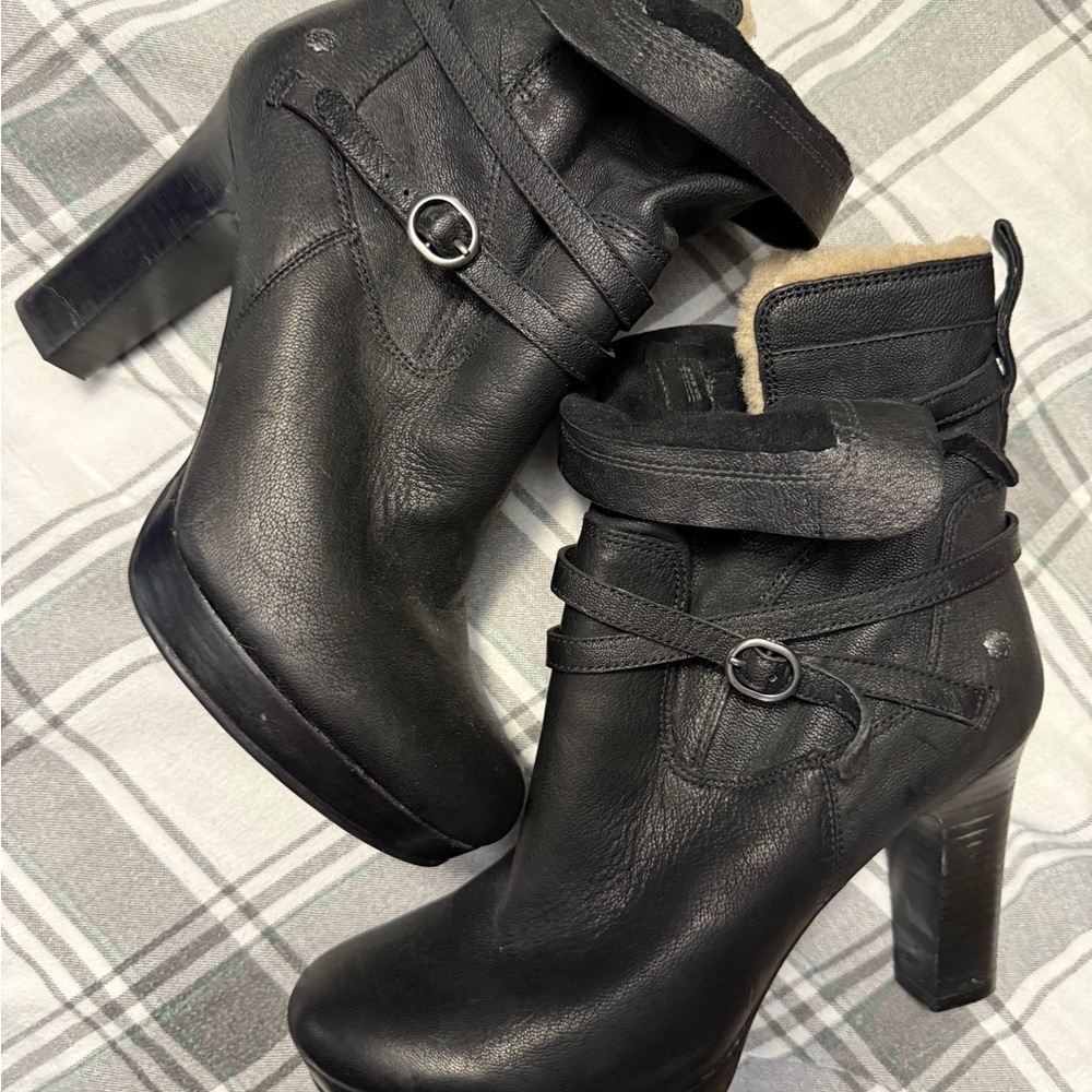 UGG Black Heeled Boots Minimalist Design - Picture 2 of 4
